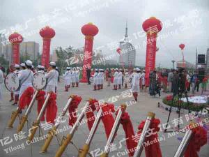 军乐队、气柱、彩炮
